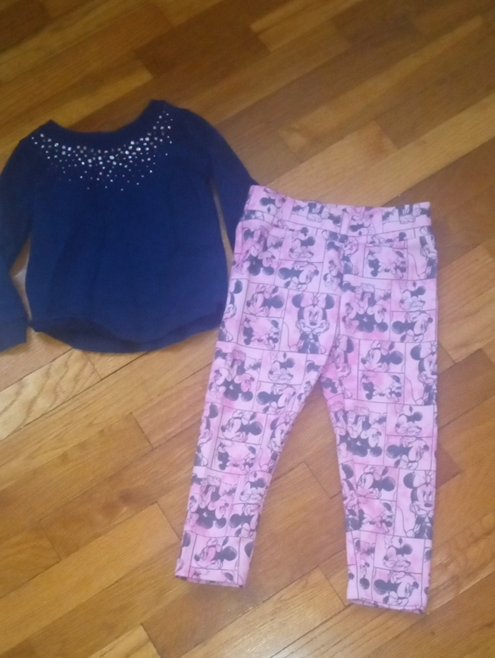 Girls 3t Pink Minnie Mouse Print Leggings and blue sweatshirt with beaded accent